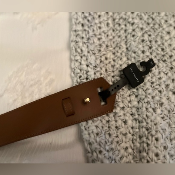 NWT The Limited Notch Pull Through Belt- Size M/L - Picture 2 of 6